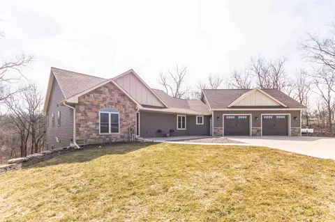 3749 Wilson Rd, Dodgeville, WI 53533