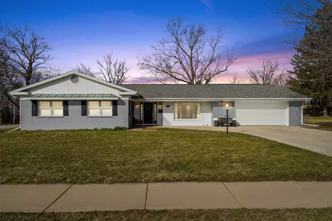 820 N 4th St, Platteville, WI 53818
