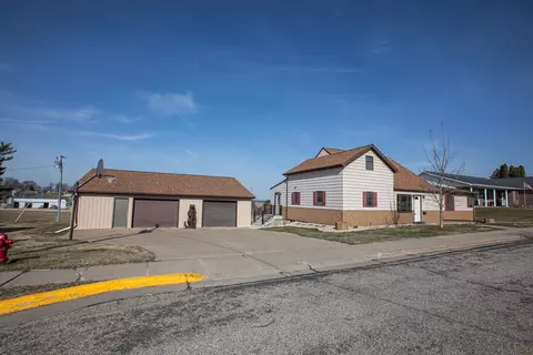 275 2nd St, Dickeyville, WI 53808