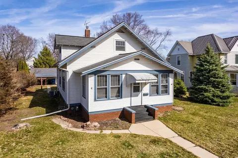 513 4th St, Baraboo, WI 53913