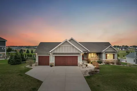 6680 Covered Bridge Trl, Sun Prairie, WI 53590