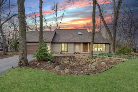 5841 Timber Ridge Trl, Fitchburg, WI 53711