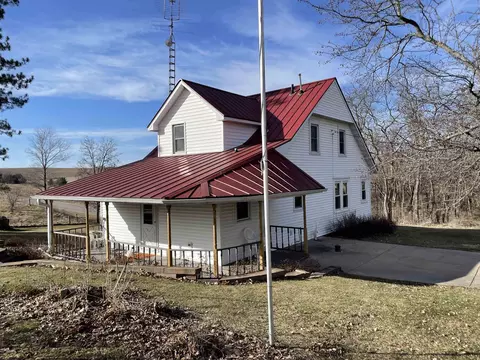 e4107 Lake Road, Hillpoint, WI 53937