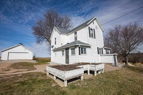 4185 Elm Rd, Potosi, WI 53820