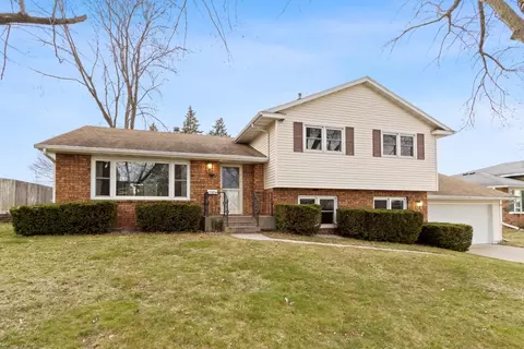 503 8th St, Waunakee, WI 53597