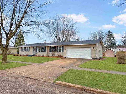 1104 S 12th St, Prairie Du Chien, WI 53821