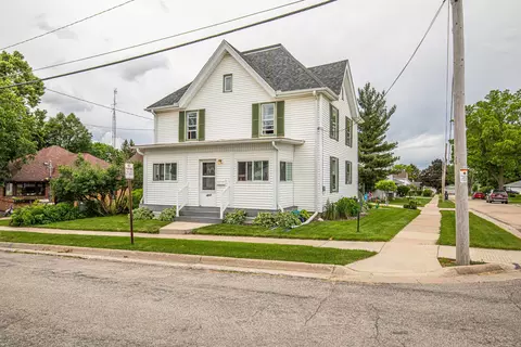1017 9th Ave, Monroe, WI 53566