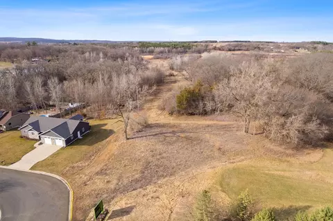 702 Pauquette Pines Ln, Poynette, WI 53955