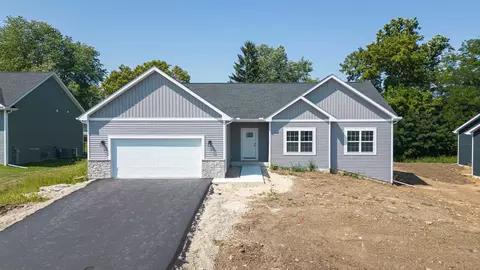 402 Luann Kay Ln, Orfordville, WI 53576
