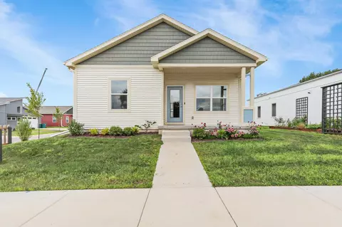505 Park St, Poynette, WI 53955