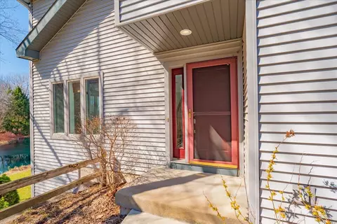 22 Hidden Hollow Trl, Madison, WI 53717