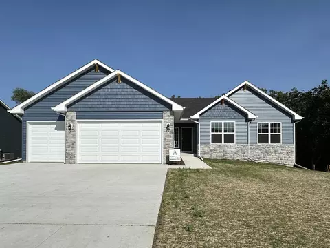 3804 White Pine Dr, Janesville, WI 53545