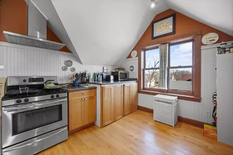 1356 Williamson Apt 2 St, Madison, WI 53703