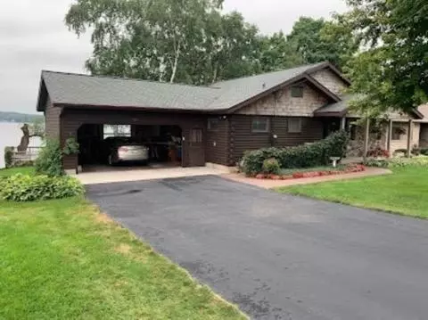 536 Lake Wisconsin Dr, Merrimac, WI 53561