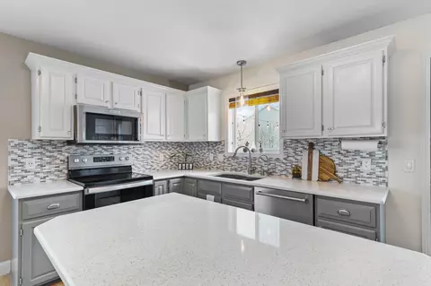 1101 Glacier Hill Dr, Madison, WI 53704