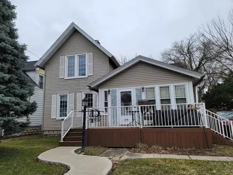511 W College Ave, Waukesha, WI 53186