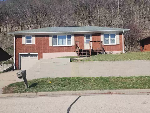 1025 E Bluff St, Cassville, WI 53806