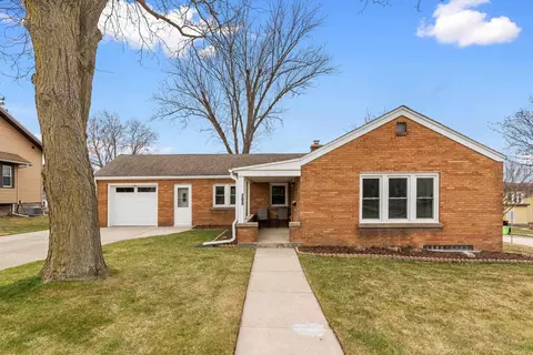 200 S Lincoln Ave, Beaver Dam, WI 53916