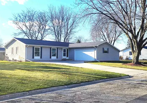 959 Ridge Ave, Lancaster, WI 53813