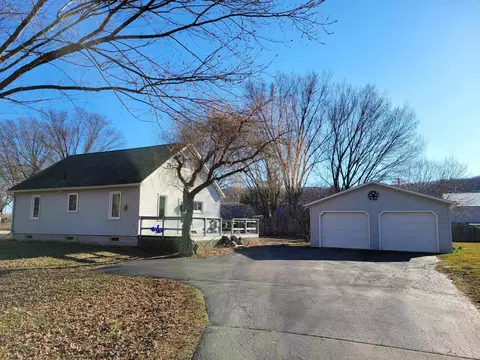 315 W Main St, Readstown, WI 54652