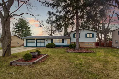 2419 Skyline Dr, Beloit, WI 53511