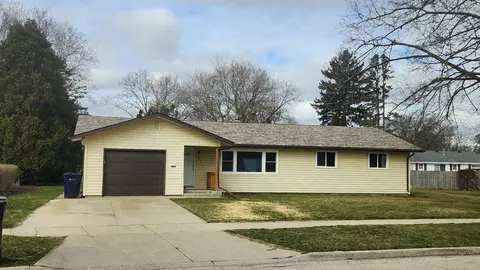 1237 N Lexington Dr, Janesville, WI 53545