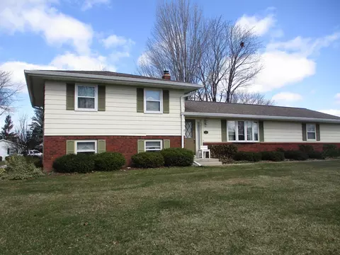120 Cherokee Rd, Beaver Dam, WI 53916