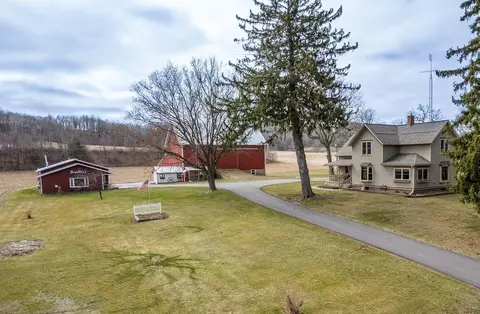 e6393 Ski Hill Road, Reedsburg, WI 53959