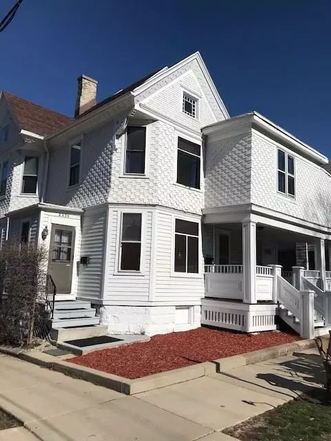 221-223 N Pinckney St, Madison, WI 53703