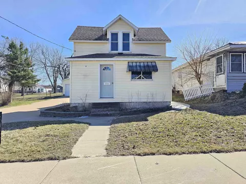 514 W Benton St, Tomah, WI 54660
