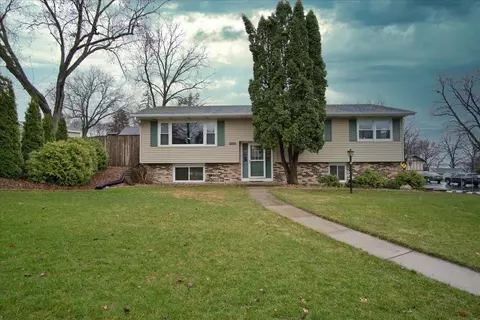 5302 Norma Rd, Mcfarland, WI 53558