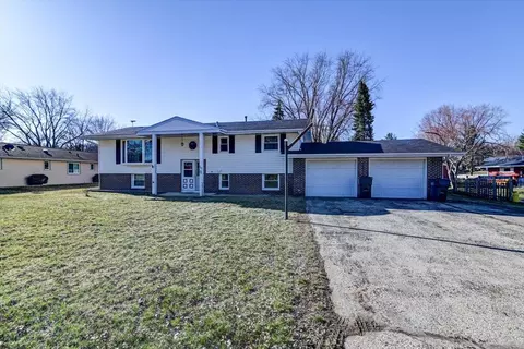 587 South St, Poynette, WI 53955