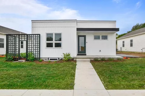 507 Park St, Poynette, WI 53955