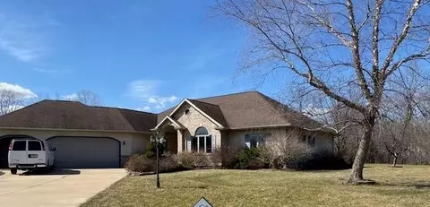 4401 Stonefield Dr, Oshkosh, WI 54902