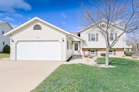 2132 Blue Heron Ct, Stoughton, WI 53589