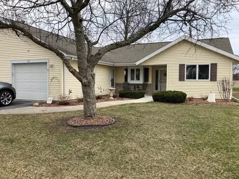103 Buckingham Ct, Cambridge, WI 53523