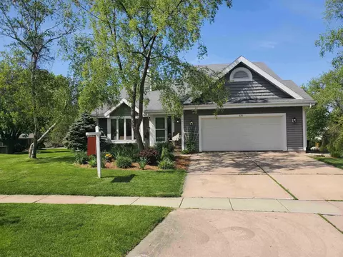 6310 Stonefield Rd, Middleton, WI 53562