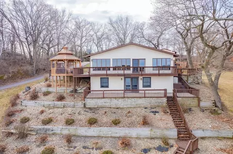 w7062 East South Shore Drive, Pardeeville, WI 53954