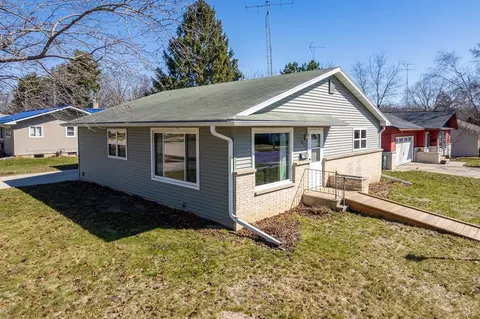 1011 Seymour St, Reedsburg, WI 53959