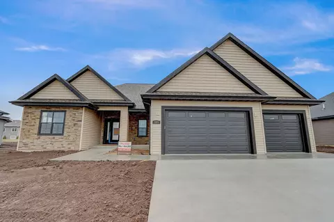 2021 Mulberry St, Sauk City, WI 53583