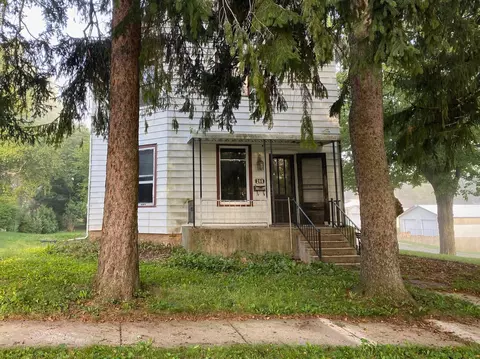 208 N 3rd St, Mount Horeb, WI 53572