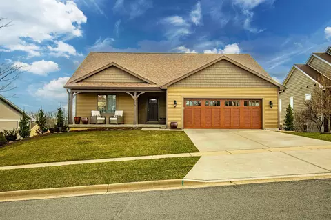 209 Westmorland Dr, Mount Horeb, WI 53572