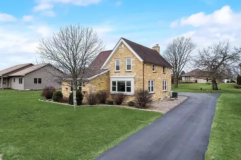 415 Lueders Rd, Sauk City, WI 53583