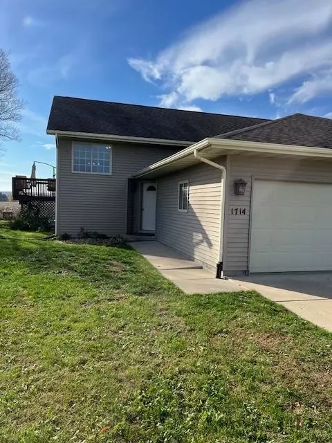 1714 Bates St, Sauk City, WI 53583