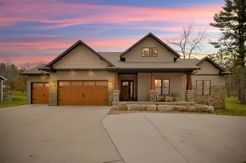 1402 Crawford St, Baraboo, WI 53913