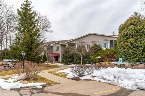 69 Cherokee Cir #101, Madison, WI 53704