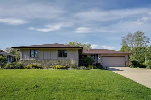 816 Roby Rd, Stoughton, WI 53589