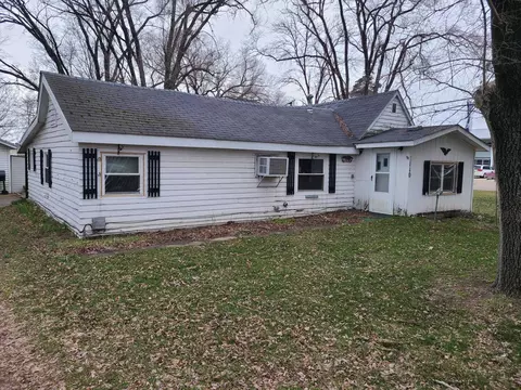 110 S County Line Rd, Lone Rock, WI 53556