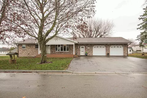 314 N Randolph St, Cuba City, WI 53807