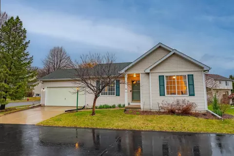 5242 Ridge Oak Dr, Madison, WI 53704